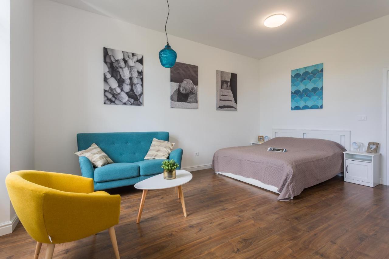 Bu2 Pula Studio Apartment Exterior photo
